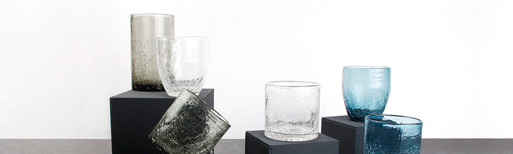 Gekleurde-longdrinkglazen-en-waterglazen-sfeer